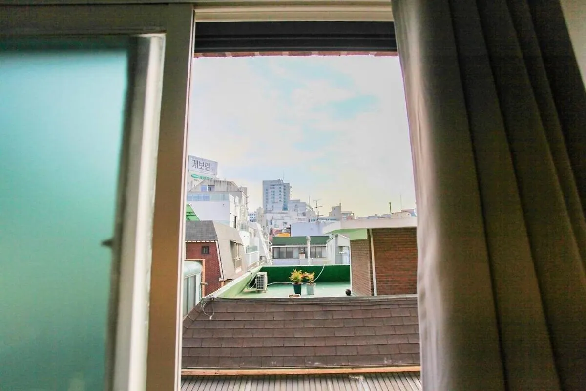 Sunny House -4Mins To Hongdae Station Apartment Seoul