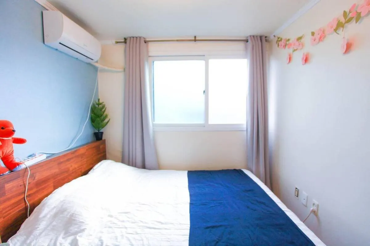 Sunny House -4Mins To Hongdae Station Apartment Seoul