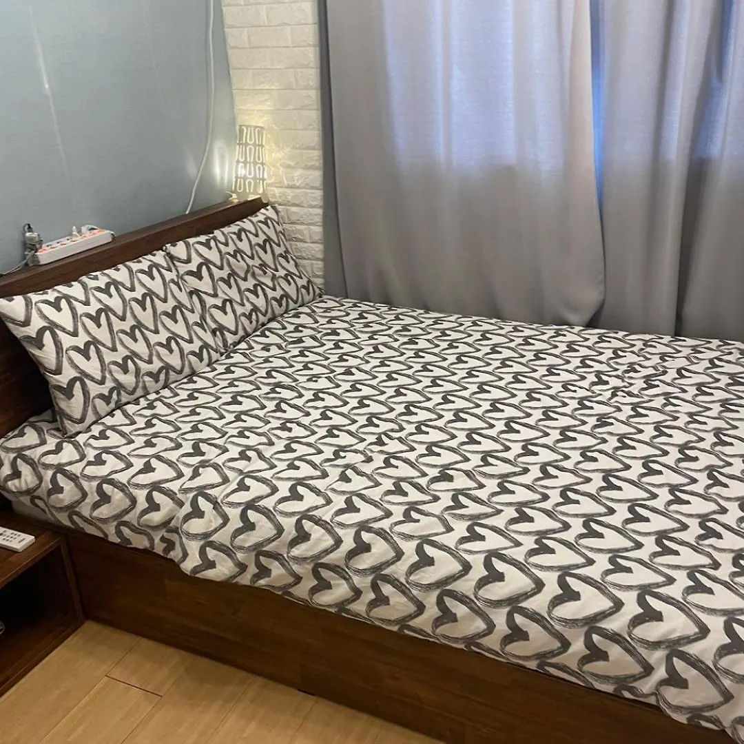 Sunny House -4Mins To Hongdae Station Apartment Seoul
