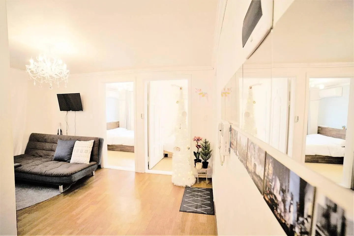 Sunny House -4Mins To Hongdae Station Apartment Seoul