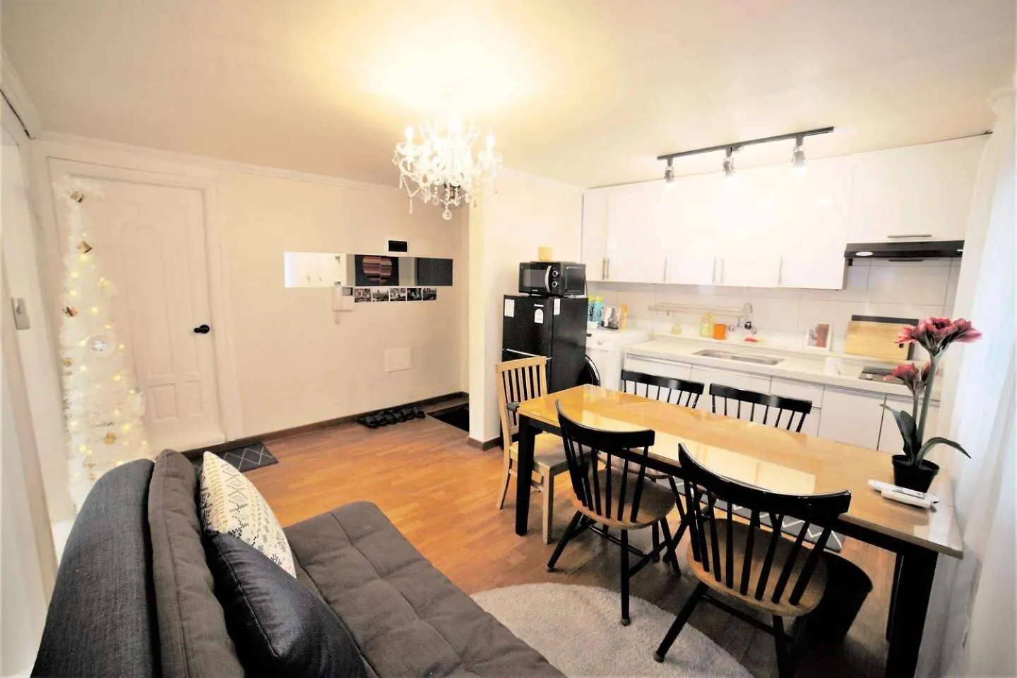 Sunny House -4Mins To Hongdae Station Apartment Seoul