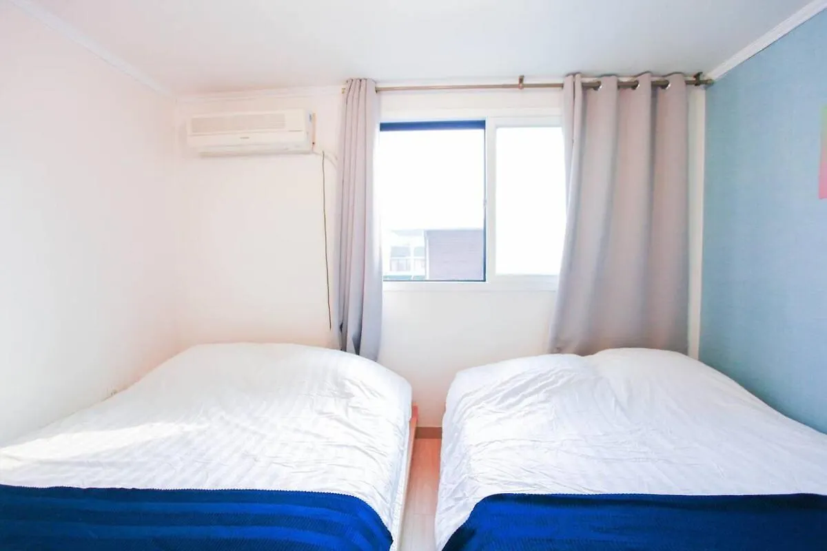 Sunny House -4Mins To Hongdae Station Apartment Seoul