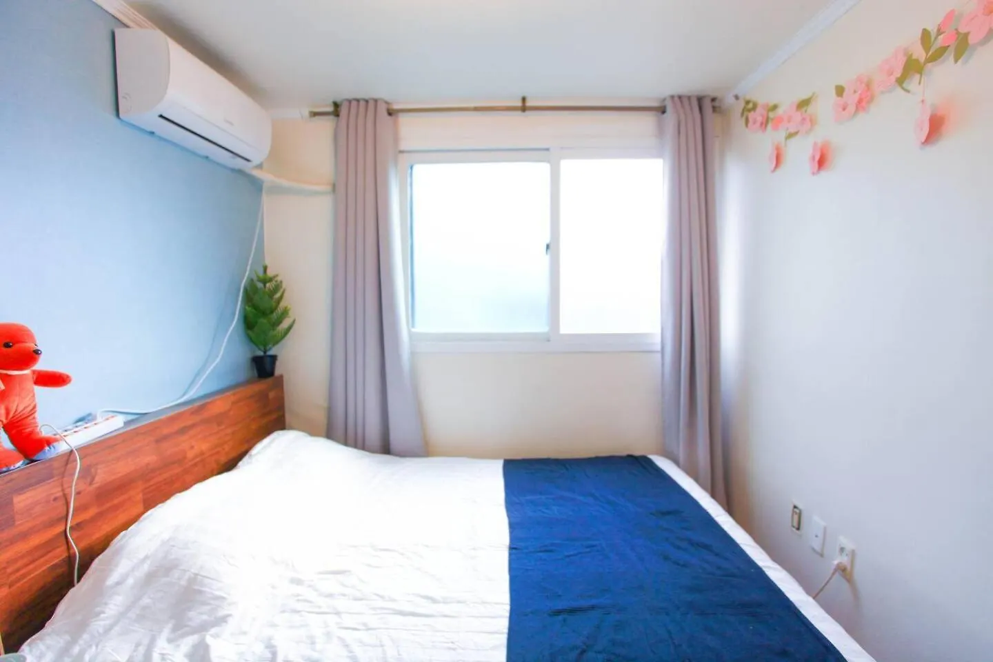 Sunny House -4Mins To Hongdae Station Apartment Seoul