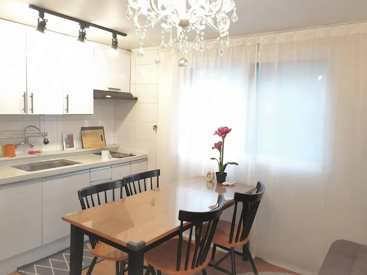 Sunny House -4Mins To Hongdae Station Apartment Seoul