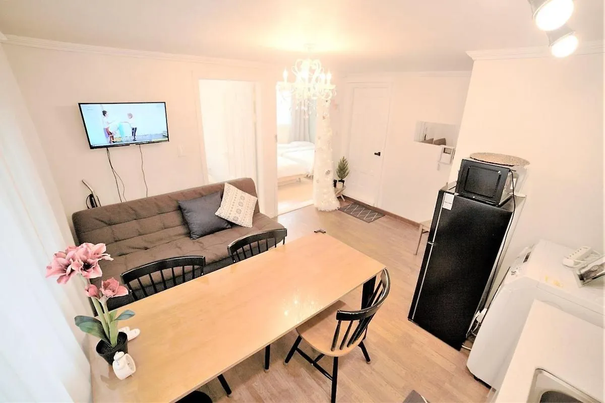 Sunny House -4Mins To Hongdae Station Apartment Seoul