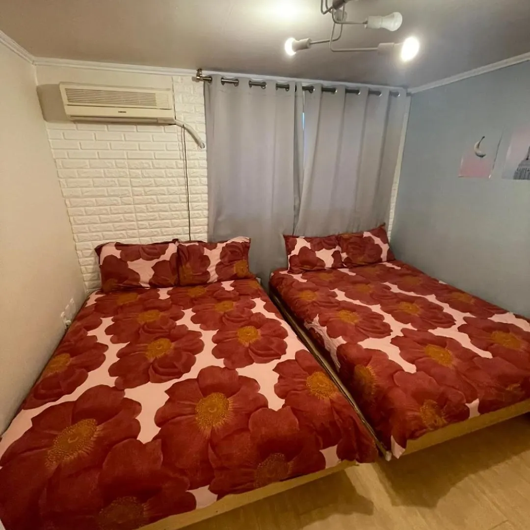 Sunny House -4Mins To Hongdae Station Apartment Seoul 0*,  South Korea