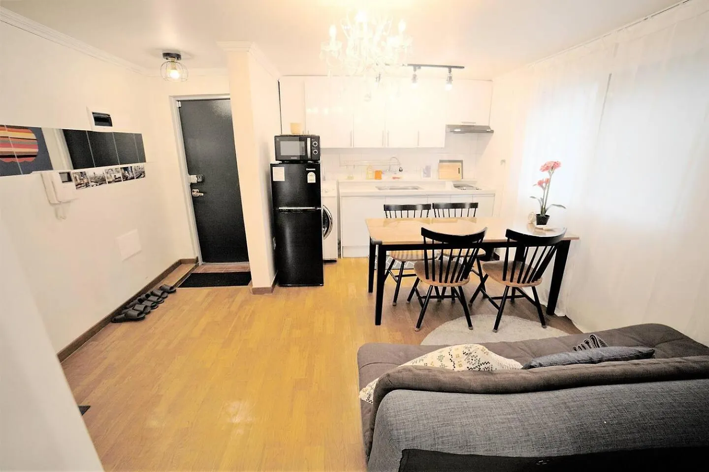 Sunny House -4Mins To Hongdae Station Apartment Seoul